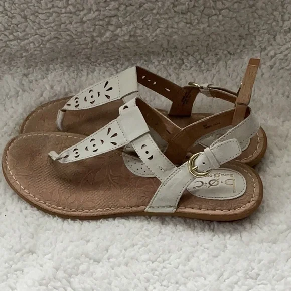 b.o.c. White and Tan Floral Cutout Sandals Size 9 - Picture 3 of 7